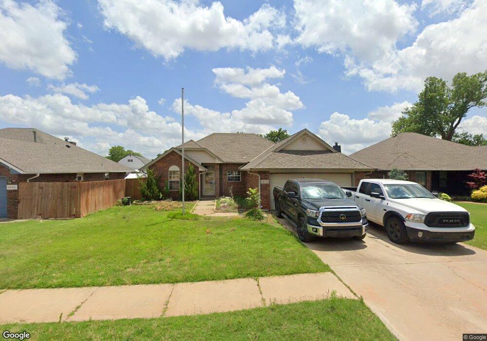 1016 NE 25th St, Moore, OK 73160 - photo 1