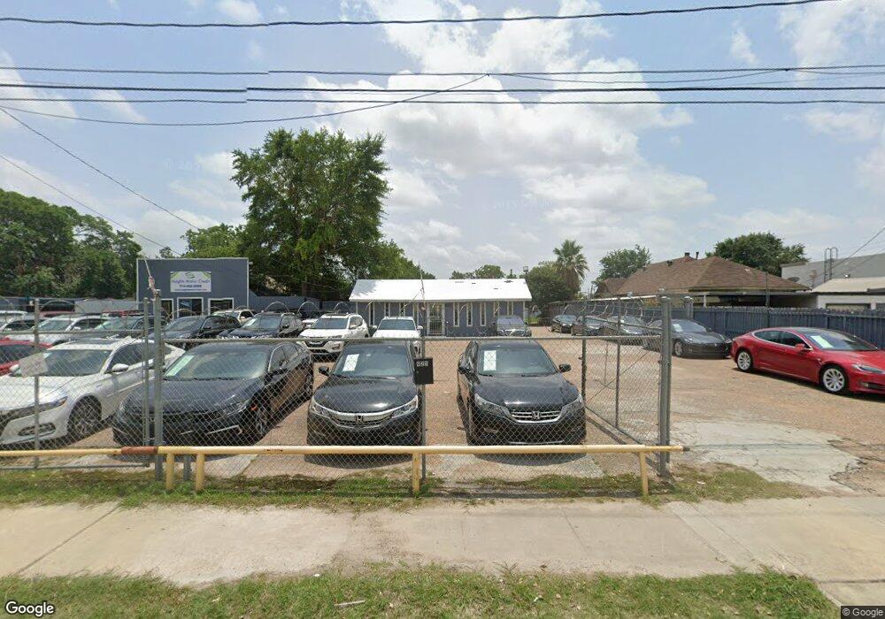 625 North Loop W, Houston, TX 77008 - photo 1