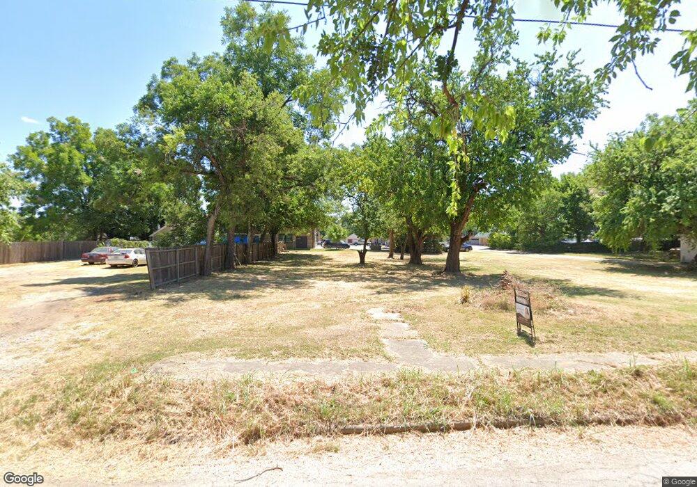 314 320 N Morris St, Gainesville, TX 76240 - photo 1