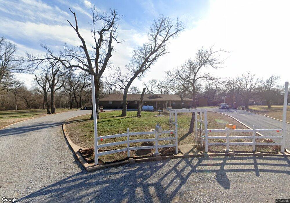 305 Woodland Cir, Cache, OK 73527 - photo 1