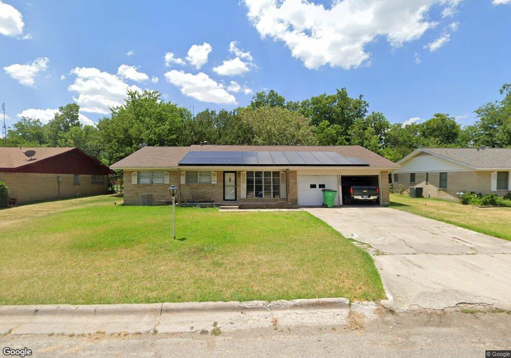 1207 Hillside Dr, Gainesville, TX 76240 - photo 1