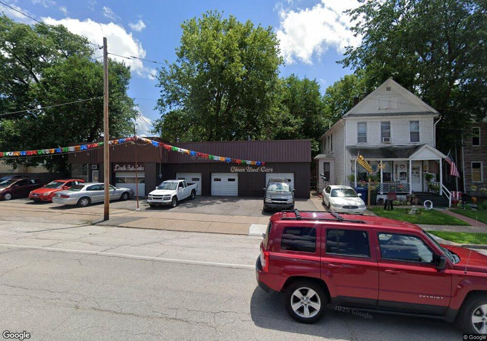 1211 W 4 1 2 Th St, Davenport, IA 52802 - photo 1