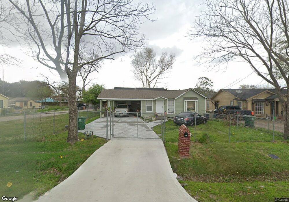 717 Duff Ln, Houston, TX 77022 - photo 1