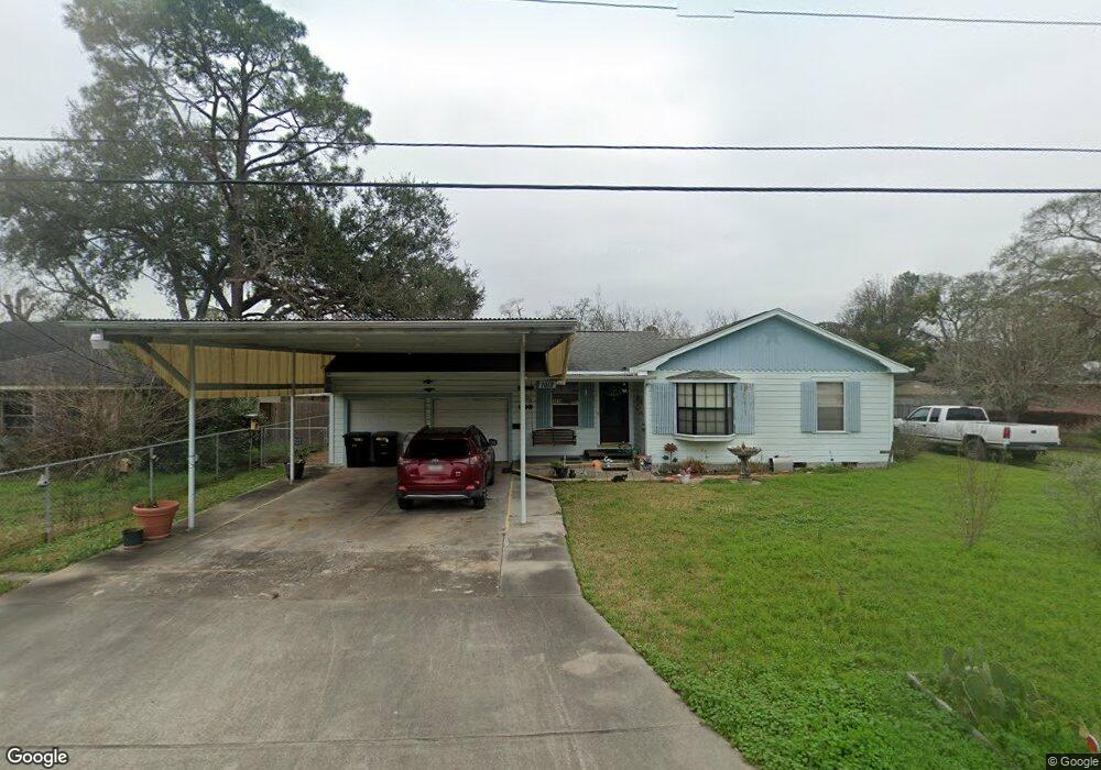 1018 W Willis St, Alvin, TX 77511 - photo 1