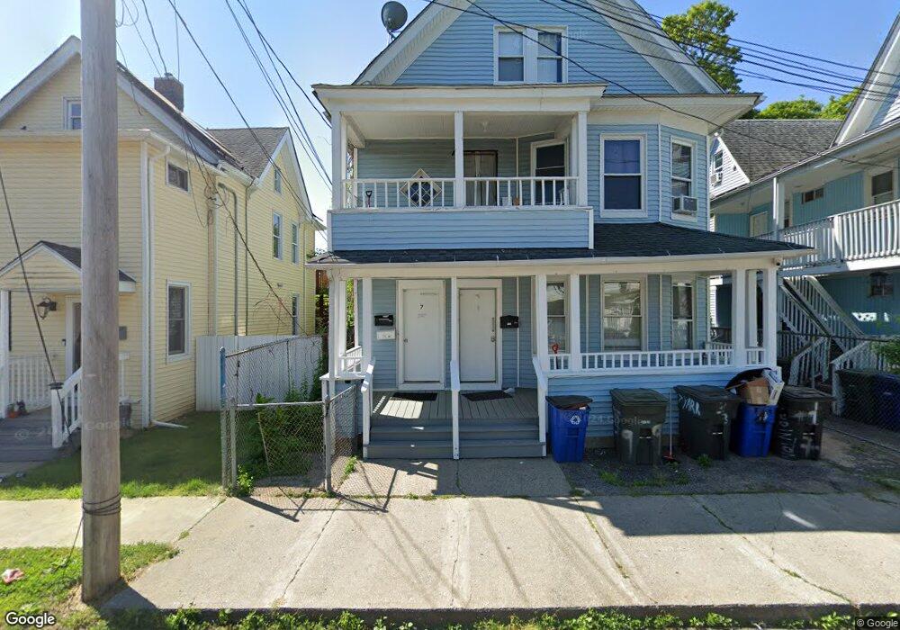 7 Yarrington Ct, Bridgeport, CT 06607 - photo 1