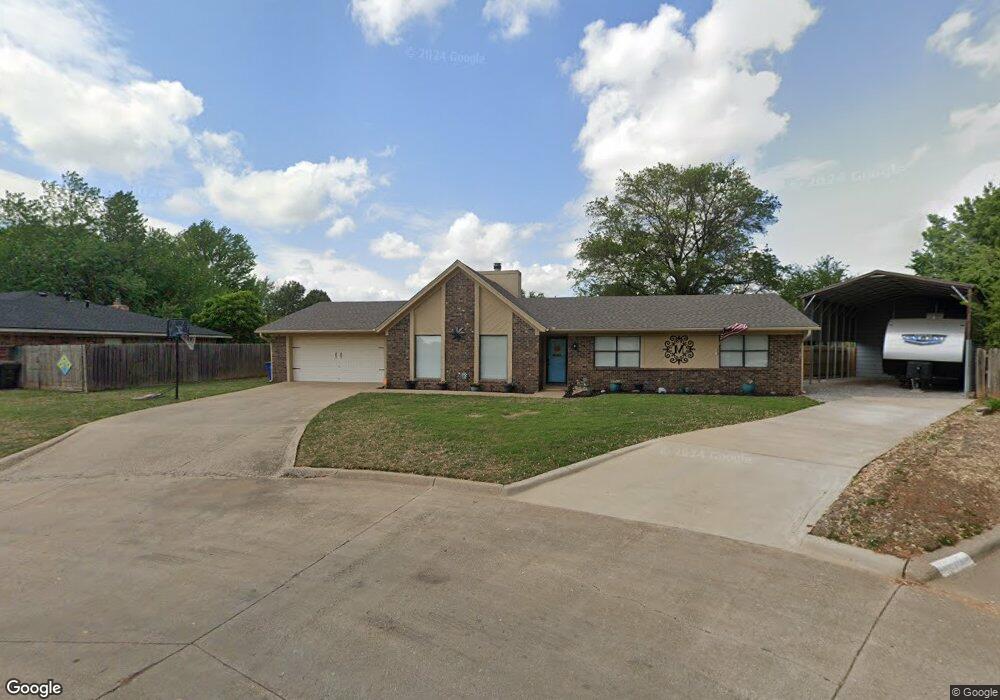 1923 Green Briar Cir, Duncan, OK 73533 - photo 1