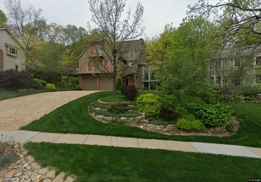 7516 Richards Dr, Shawnee, KS 66216 - photo 1