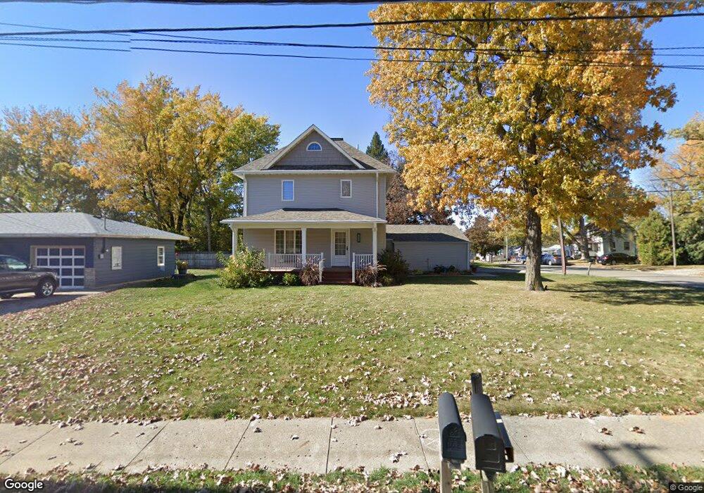 1423 1st St N, Newton, IA 50208 - photo 1