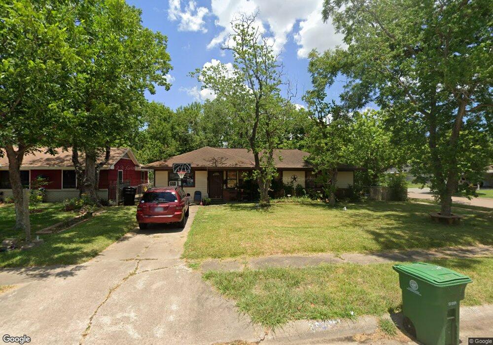 10913 Hoffer St, Houston, TX 77075 - photo 1