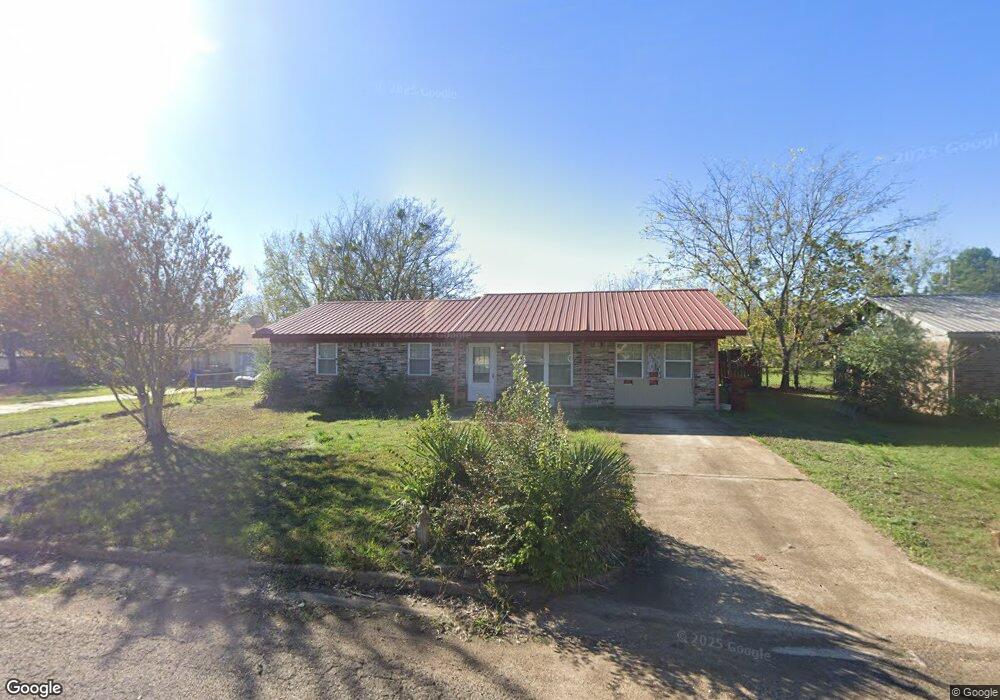 1315 Leigh St, Hugo, OK 74743 - photo 1