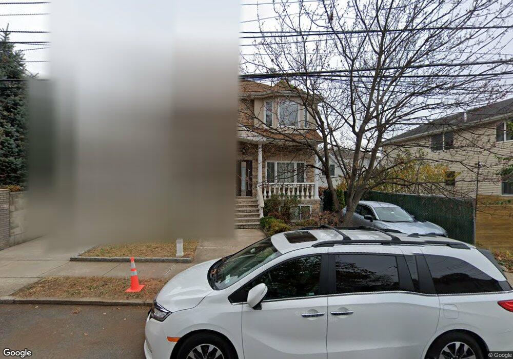 26 Pebble Ln, Staten Island, NY 10305 - photo 1