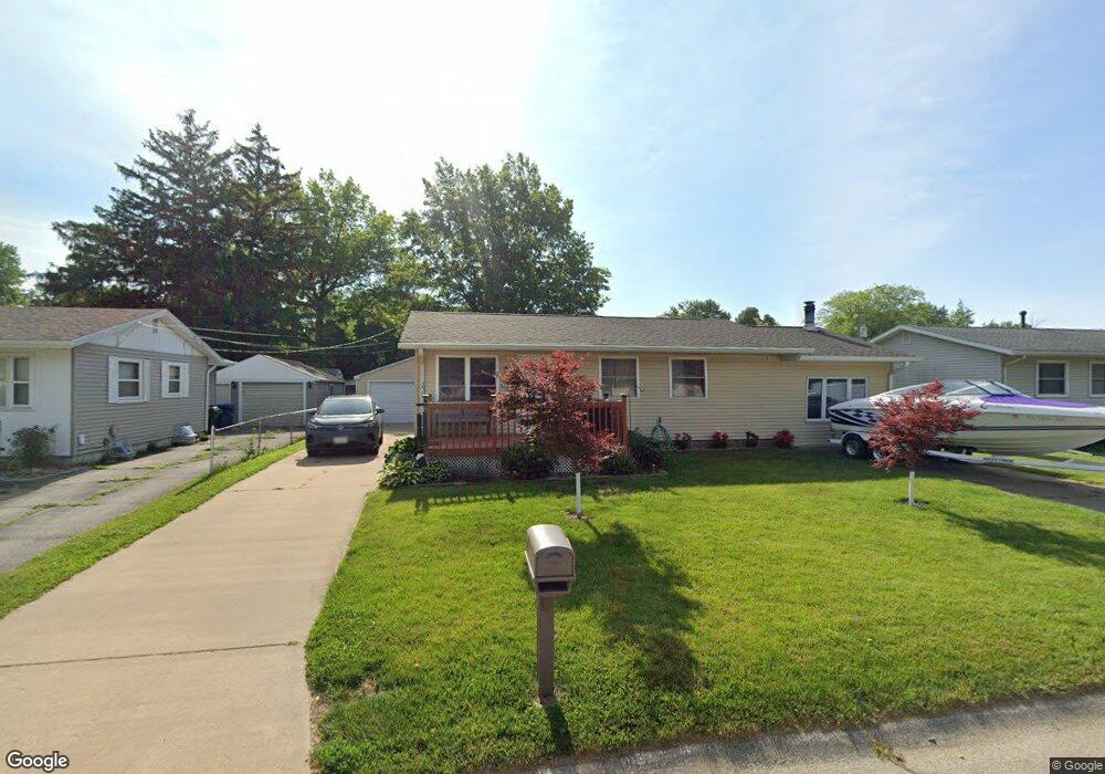 6807 Ridge Dr, Davenport, IA 52806 - photo 1