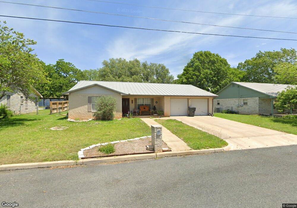 516 W Hackberry St, Fredericksburg, TX 78624 - photo 1