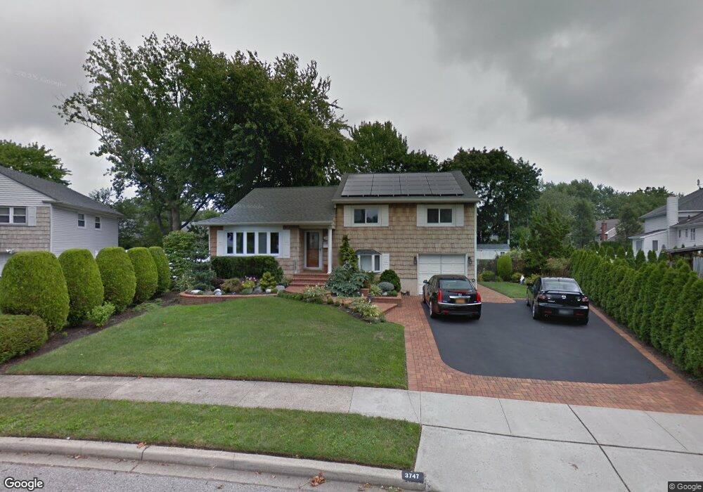 3747 Libby Ln, Wantagh, NY 11793 - photo 1