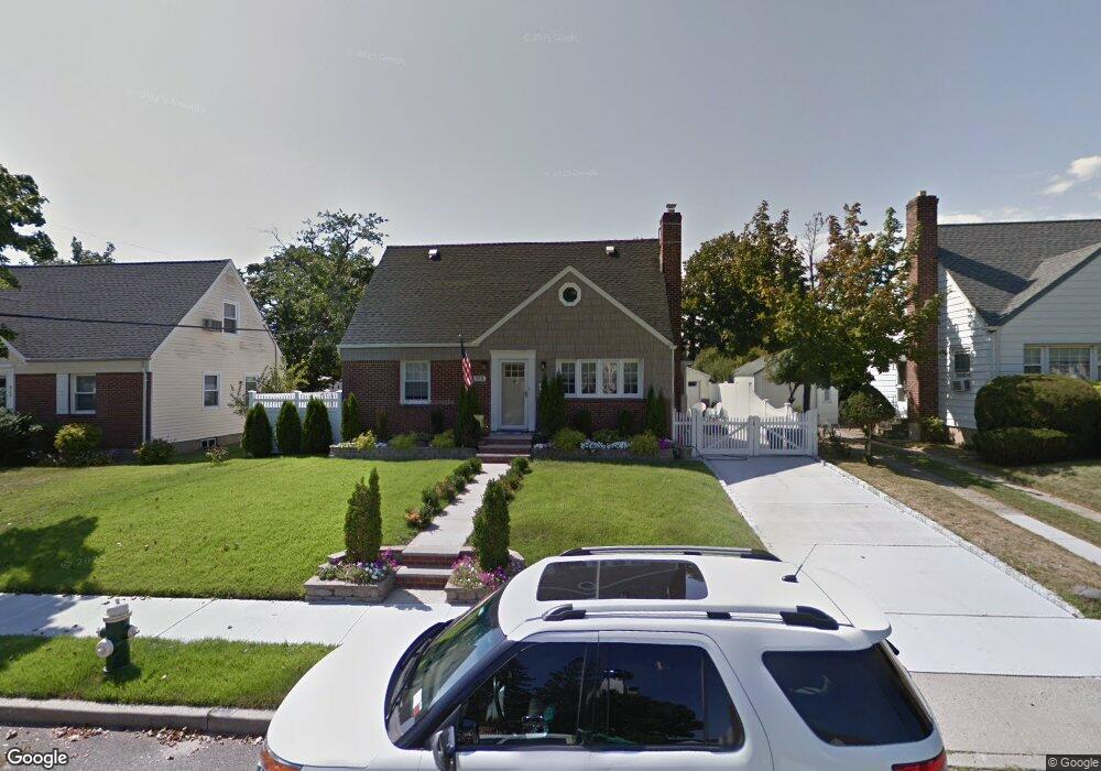 353 Sunny Ln, Franklin Square, NY 11010 - photo 1