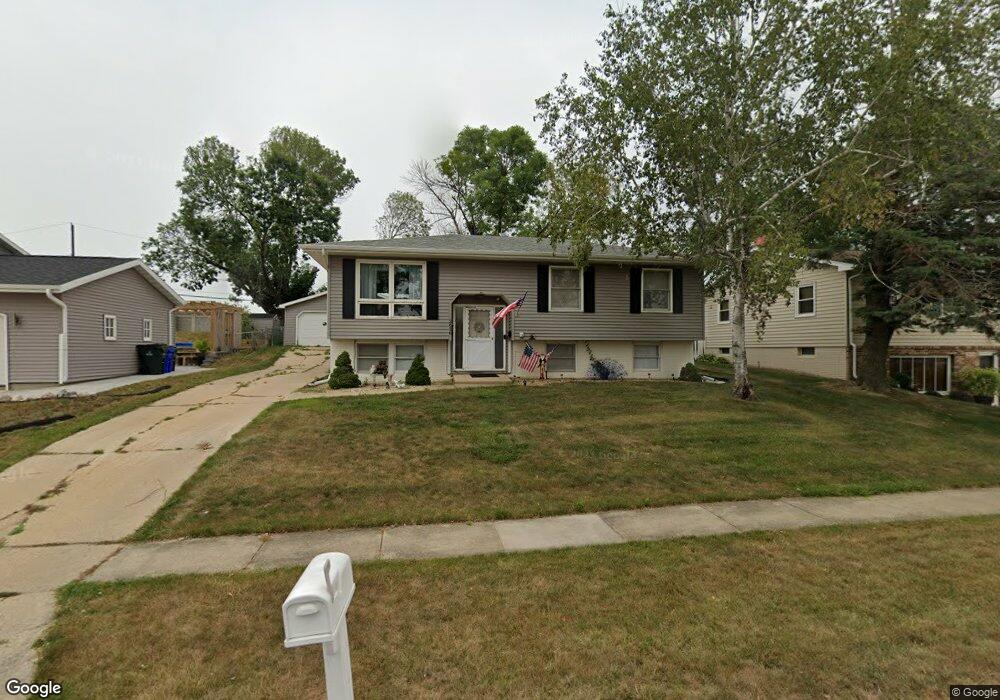2616 Matthew Dr SW, Cedar Rapids, IA 52404 - photo 1