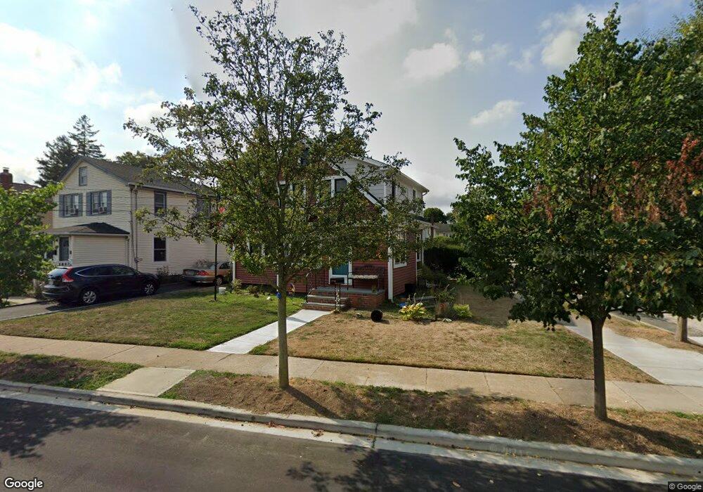 42 Robertson Rd, Lynbrook, NY 11563 - photo 1