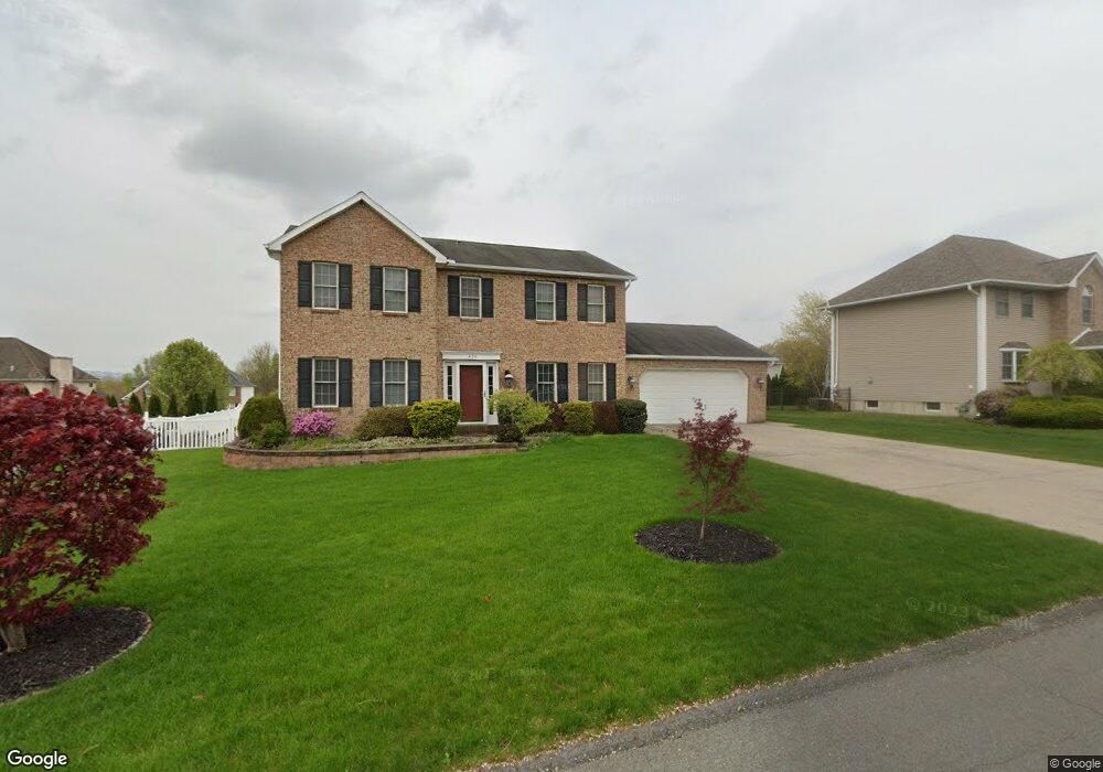 429 Deer Run Dr, Archbald, PA 18403 - photo 1