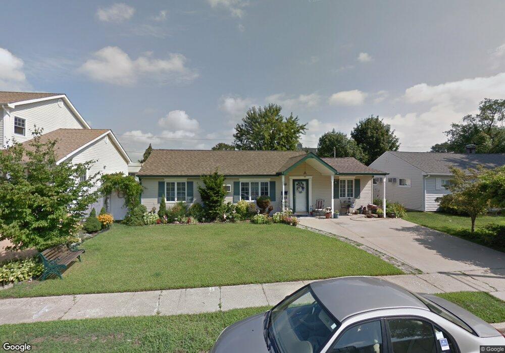 33 Jeanne Ln, Bethpage, NY 11714 - photo 1