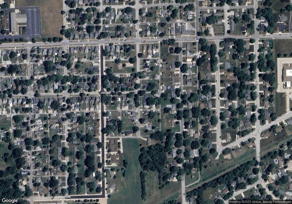 210 S Cleveland St, Auburn, IN 46706 - photo 1