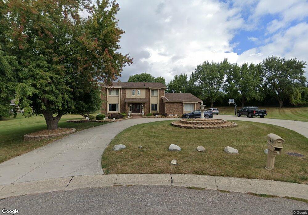 1874 Canterbury Ct, Bloomfield Hills, MI 48302 - photo 1