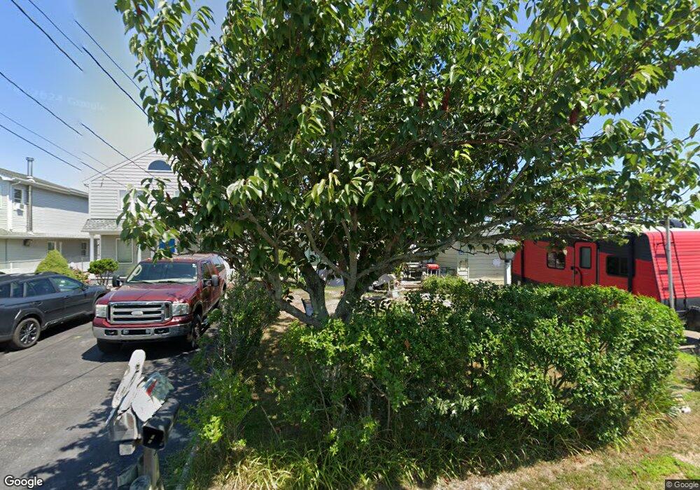 17 Roneck Ct, Shirley, NY 11967 - photo 1