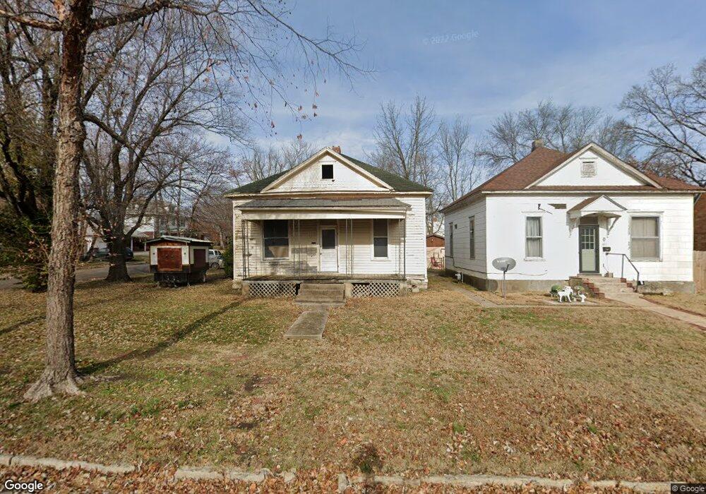 1431 Corning Ave, Parsons, KS 67357 - photo 1