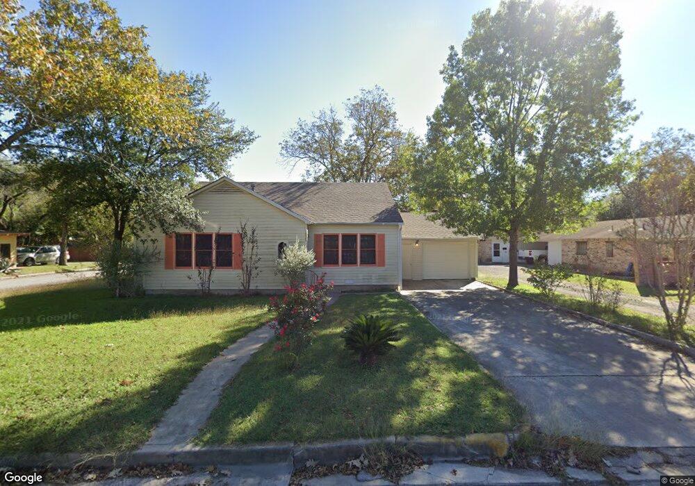 1017 E Cedar St, Seguin, TX 78155 - photo 1