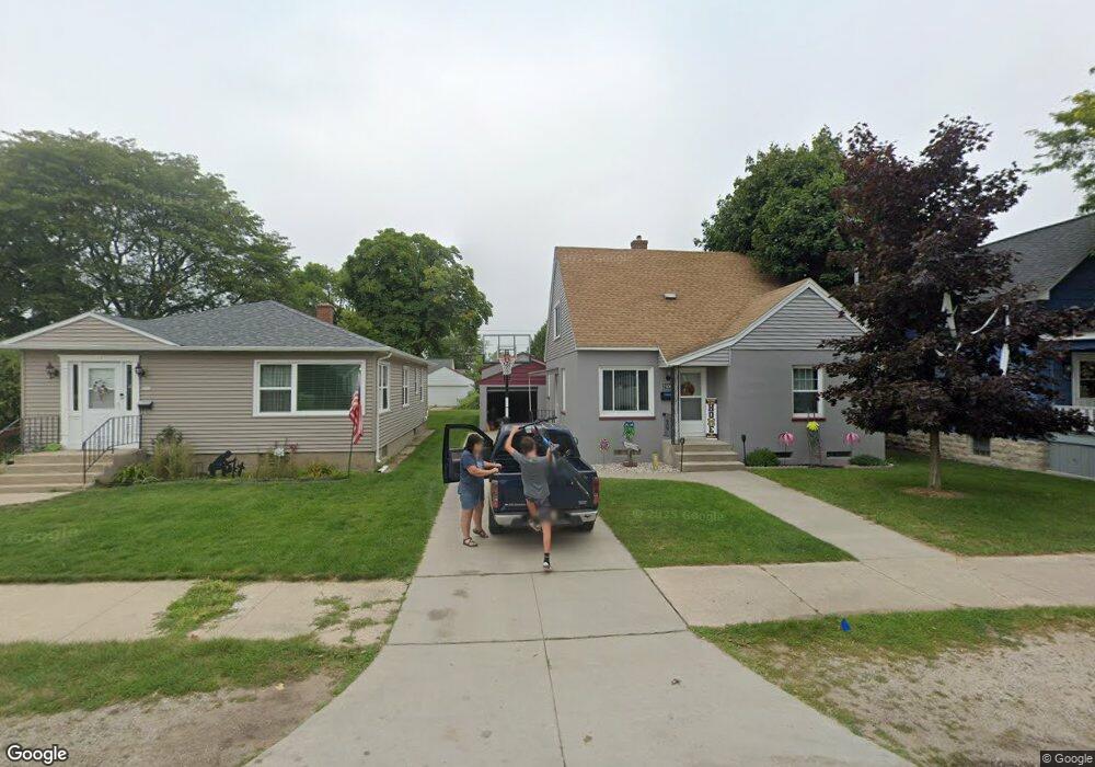 2108 16th Ave, Menominee, MI 49858 - photo 1