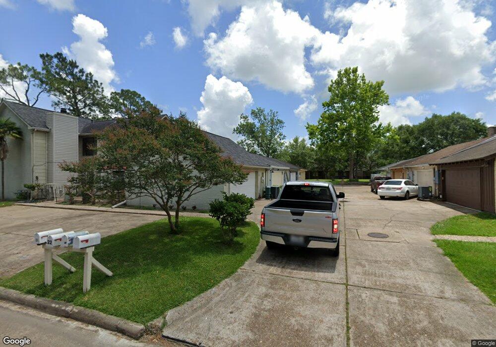 22 E Castle Harbour Dr, Friendswood, TX 77546 - photo 1