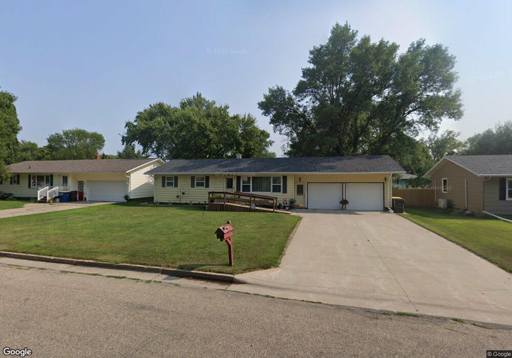 702 14th St SE, Jamestown, ND 58401 - photo 1