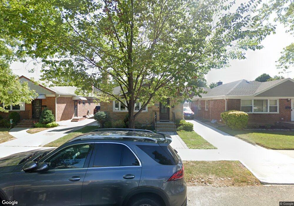 5635 175th St, Fresh Meadows, NY 11365 - photo 1