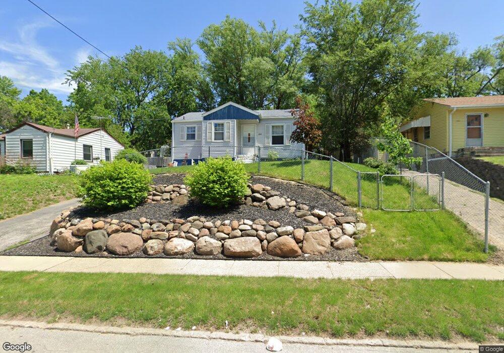 1305 E 33rd St, Des Moines, IA 50317 - photo 1