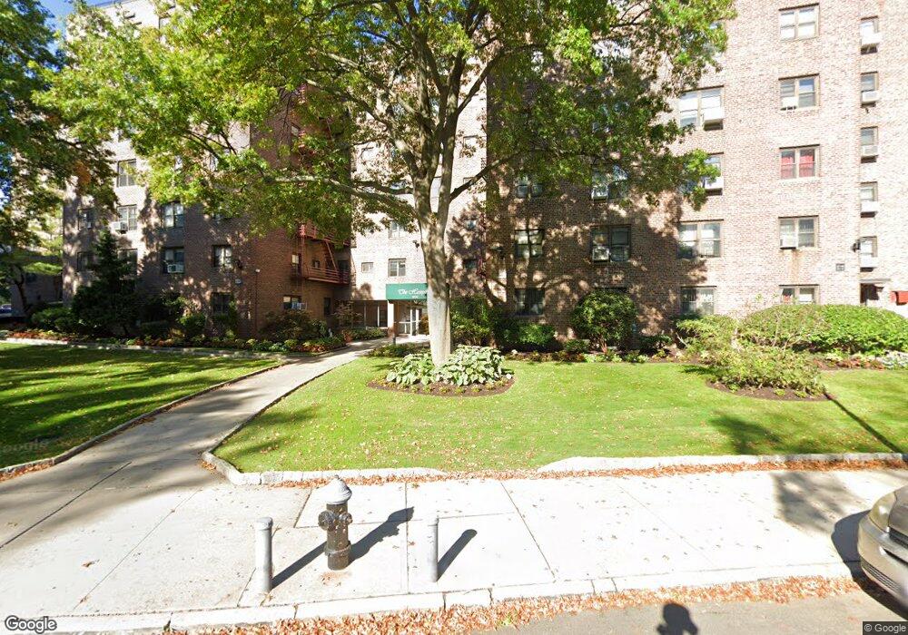 8710 204th St unit B32, Hollis, NY 11423 - photo 1