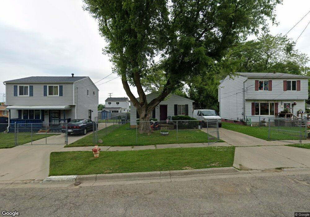 1064 W Kurtz Ave, Flint, MI 48505 - photo 1