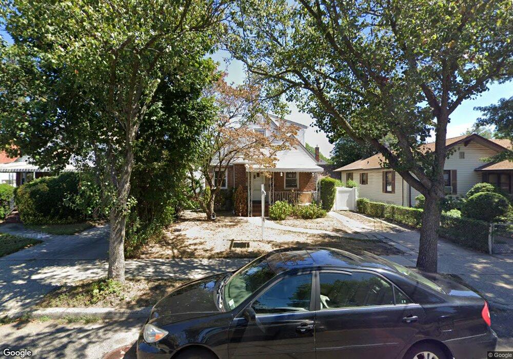 8323 267th St, Glen Oaks, NY 11004 - photo 1