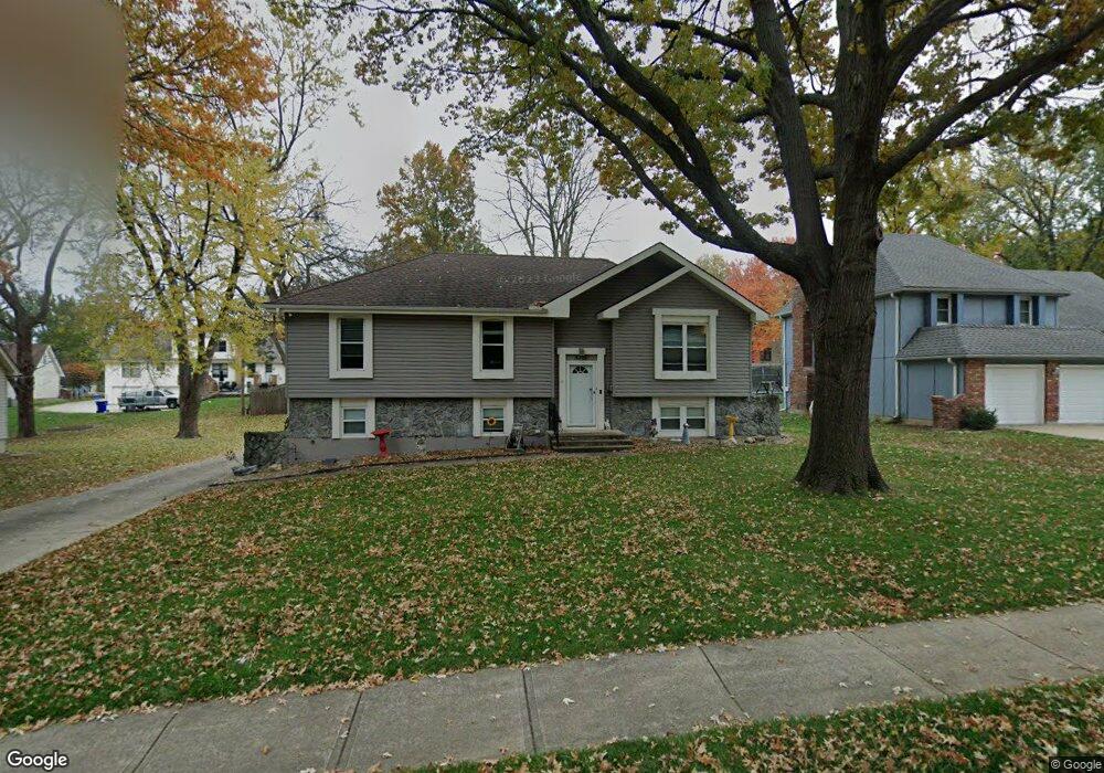 4719 Stearns Ln, Shawnee, KS 66203 - photo 1