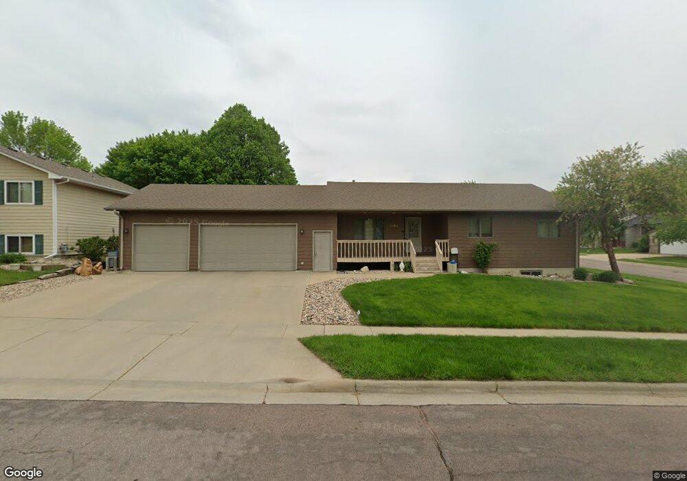 2720 S Groveland Ave, Sioux Falls, SD 57110 - photo 1
