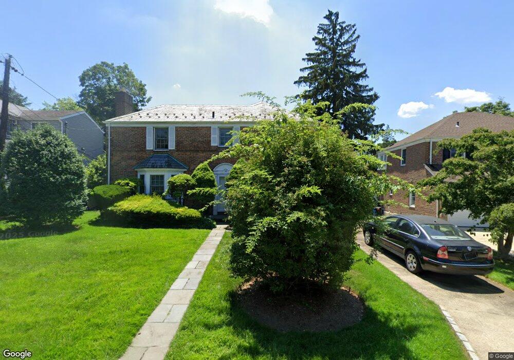 16 Homewood Dr, Manhasset, NY 11030 - photo 1