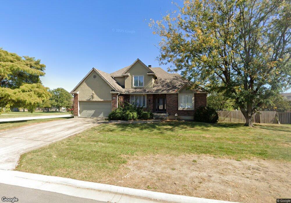 703 Cedar Ridge Dr, Raymore, MO 64083 - photo 1