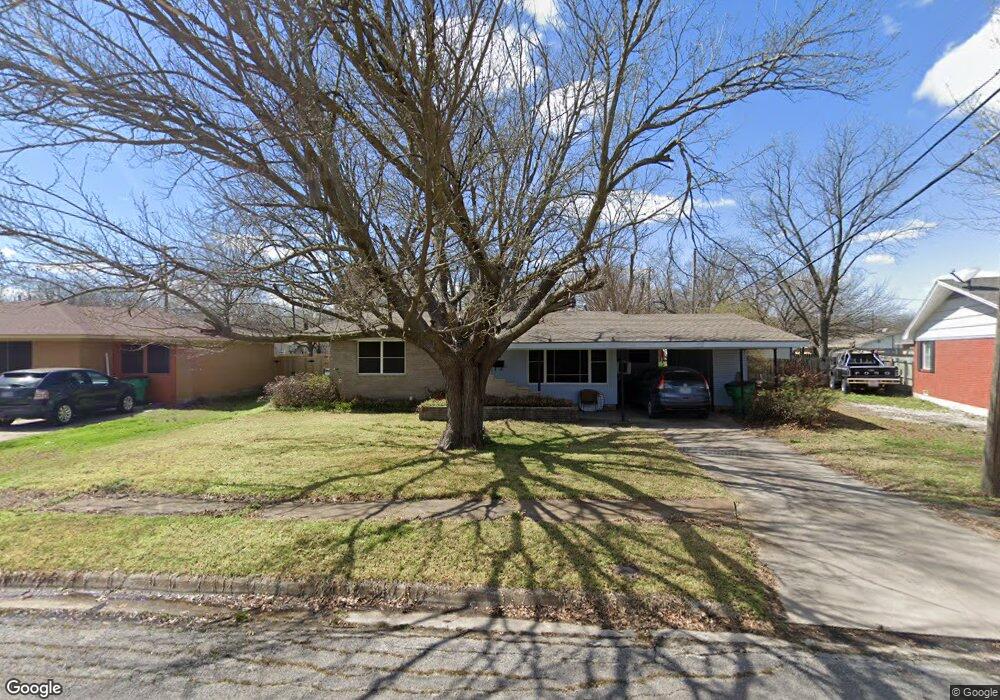 303 Meadow Dr, Gainesville, TX 76240 - photo 1