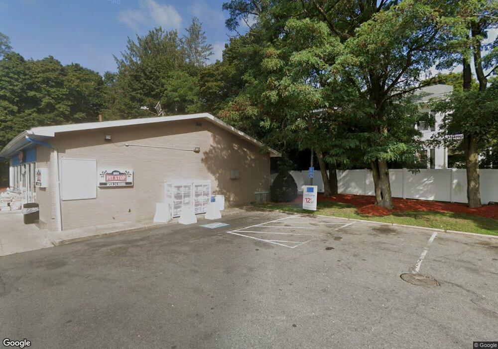 28 Union St unit B   28, Rockland, MA 02370 - photo 1