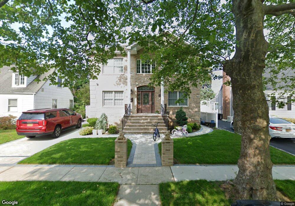 202 Cornwell Ave, Williston Park, NY 11596 - photo 1