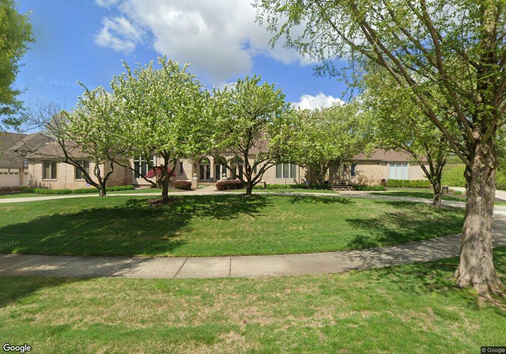 4867 Riverchase Dr, Troy, MI 48098 - photo 1