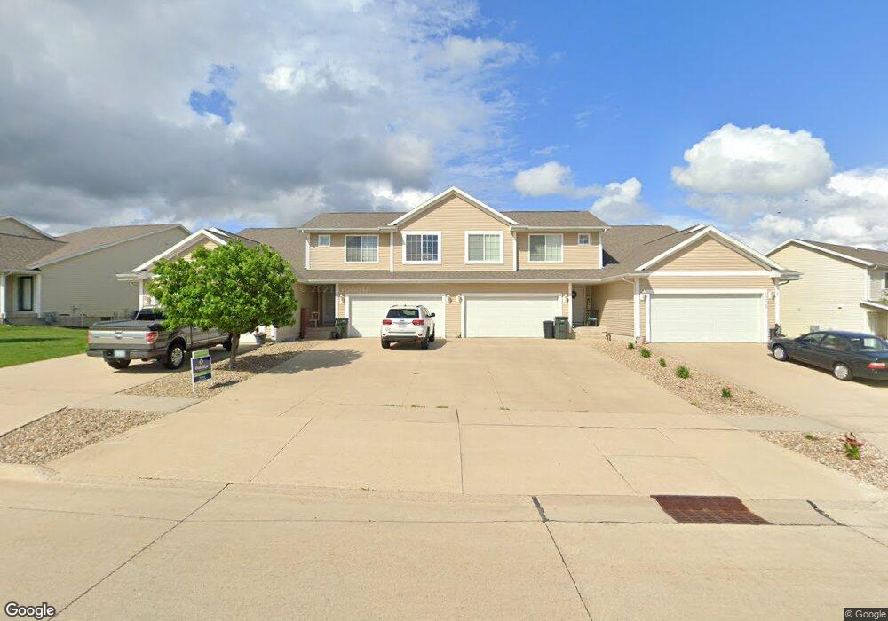 1215 Amelia Dr unit 3, Cedar Falls, IA 50613 - photo 1