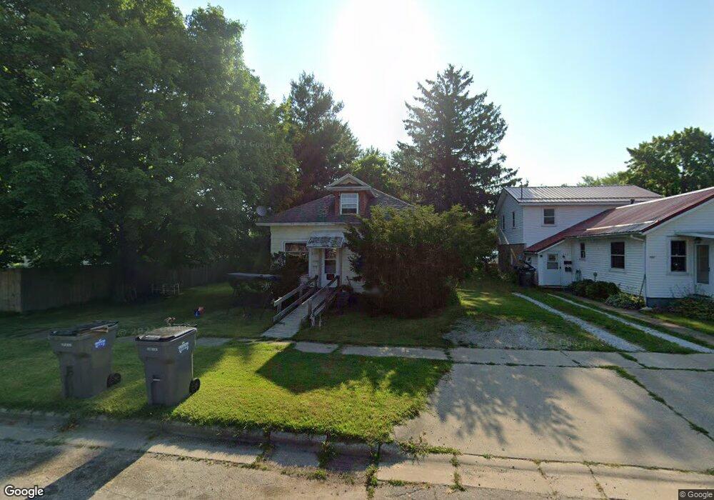 605 Magnolia St, Three Oaks, MI 49128 - photo 1