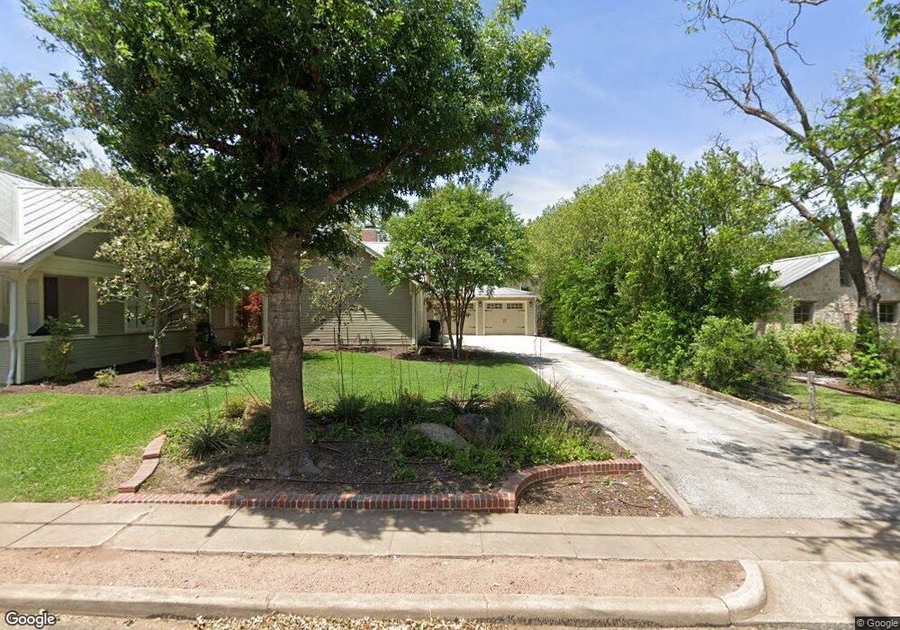 512 N Adams St, Fredericksburg, TX 78624 - photo 1