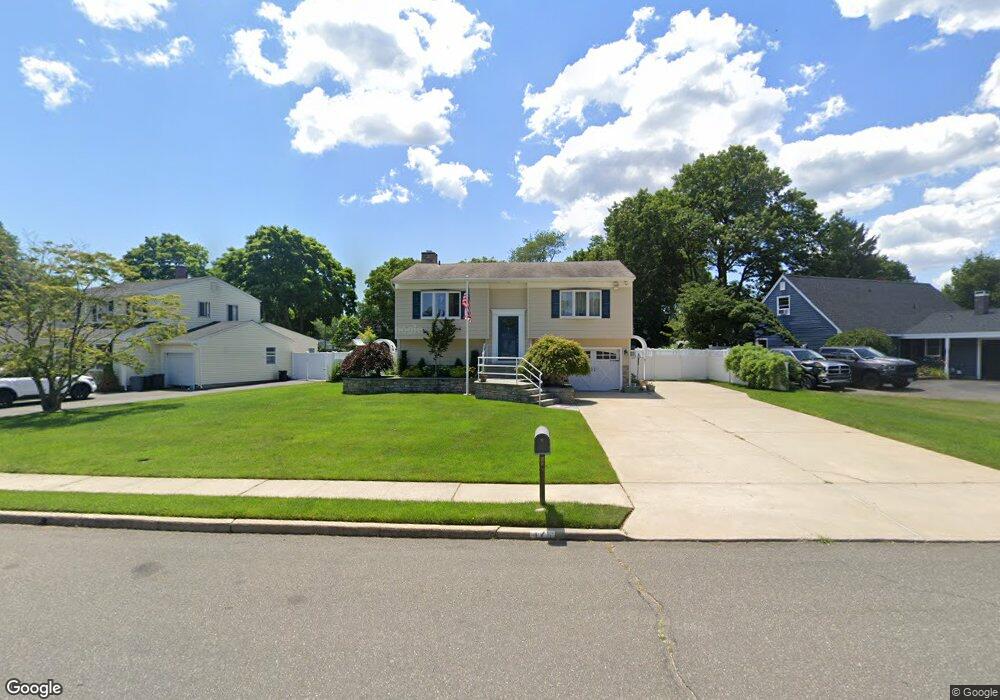 476 Greenbelt Pkwy, Holtsville, NY 11742 - photo 1