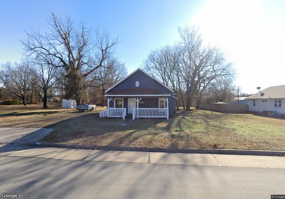 1922 Appleton Ave, Parsons, KS 67357 - photo 1