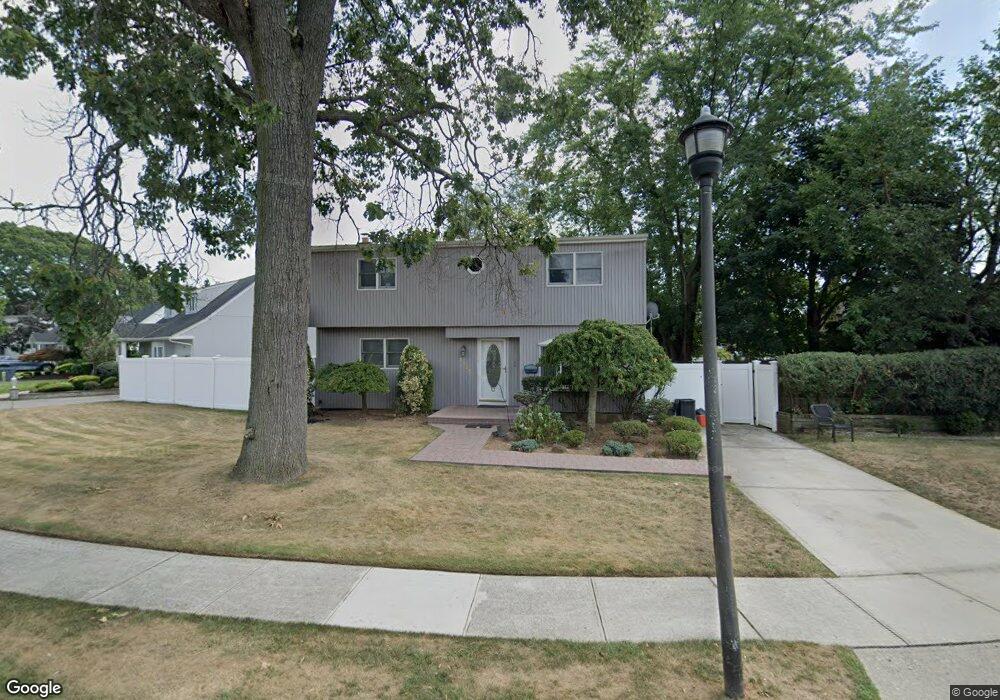 1055 Fairway Rd, Franklin Square, NY 11010 - photo 1